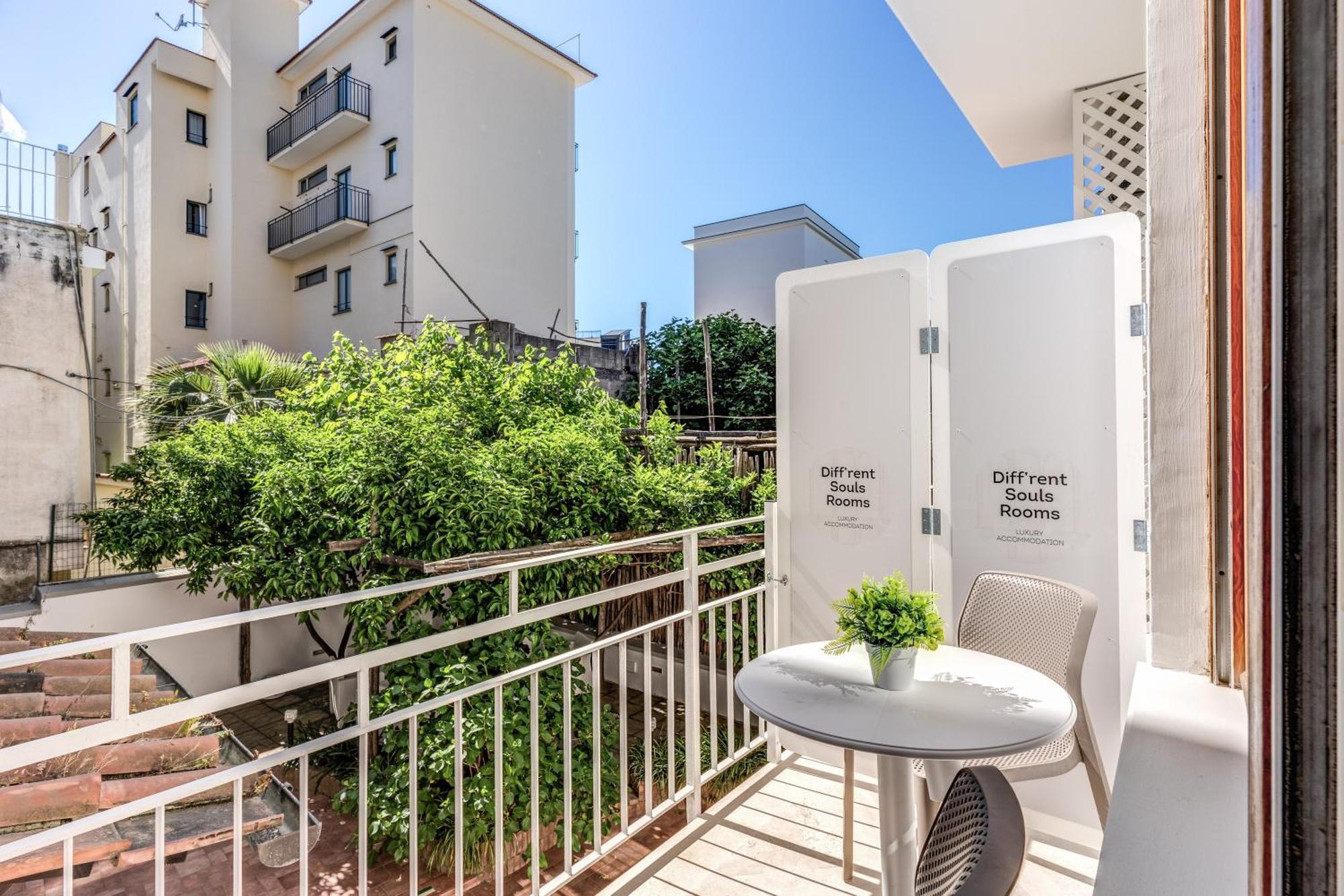 Diff'Rent Souls Rooms - Luxury Accomodation Sorrente Extérieur photo